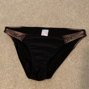 Size M bikini bottoms
